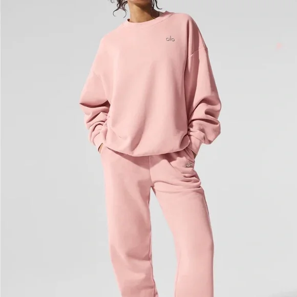 NWT limited, sold-out color ALO Yoga Accolade pullover in pink quartz size M - Picture 2 of 8